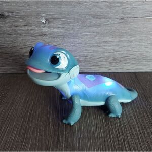 Disney Frozen 2 BRUNI The Fire Spirit Salamander Light Up 7" Long Figure Toy